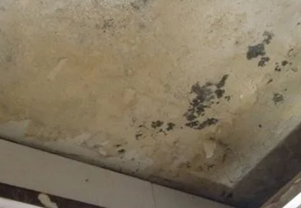 头屯河阳台漏水维修公司分享下头屯河卫生间渗水维修需要注意哪些问题。